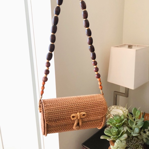 Free People Handbags - Free People Handmade Straw Bag w/ Wood Beads Strap
